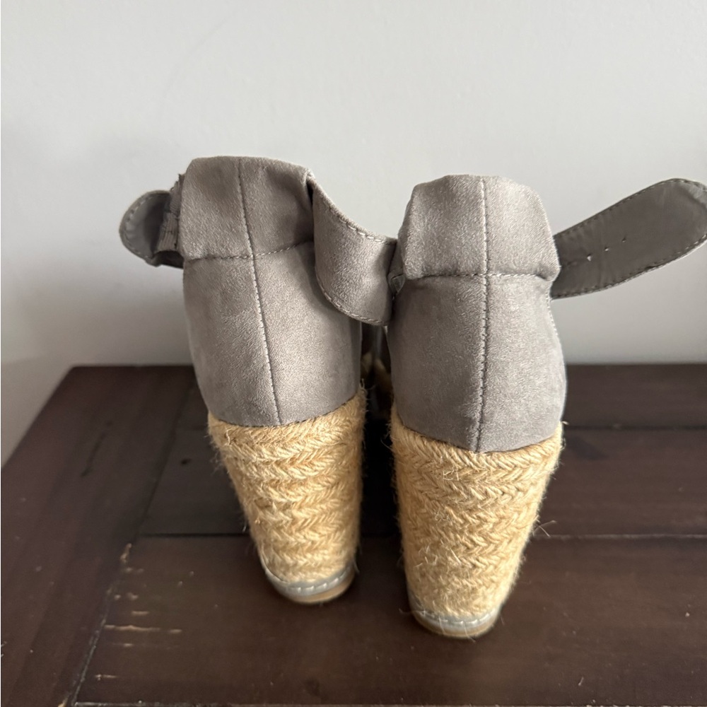Universal Thread Gray Suede Espadrille Wedge Sand… - image 4